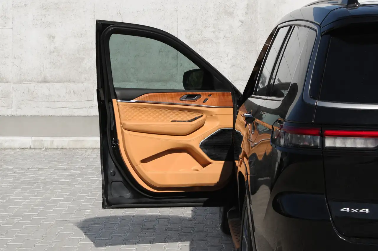 Jeep Grand Cherokee - Image 13