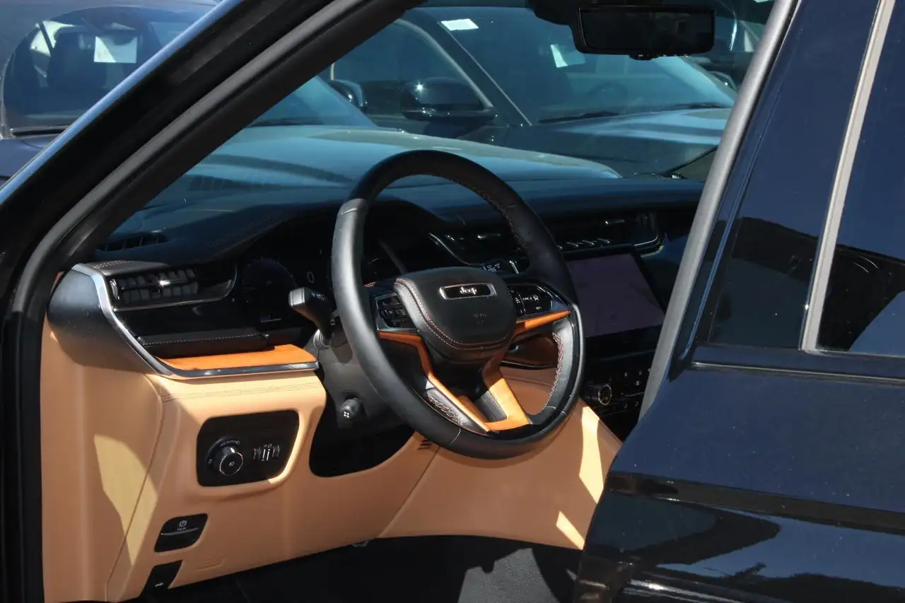 Jeep Grand Cherokee - Image 15