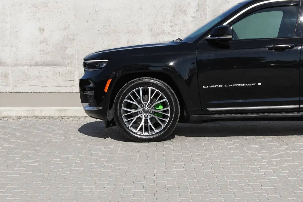 Jeep Grand Cherokee - Image 11