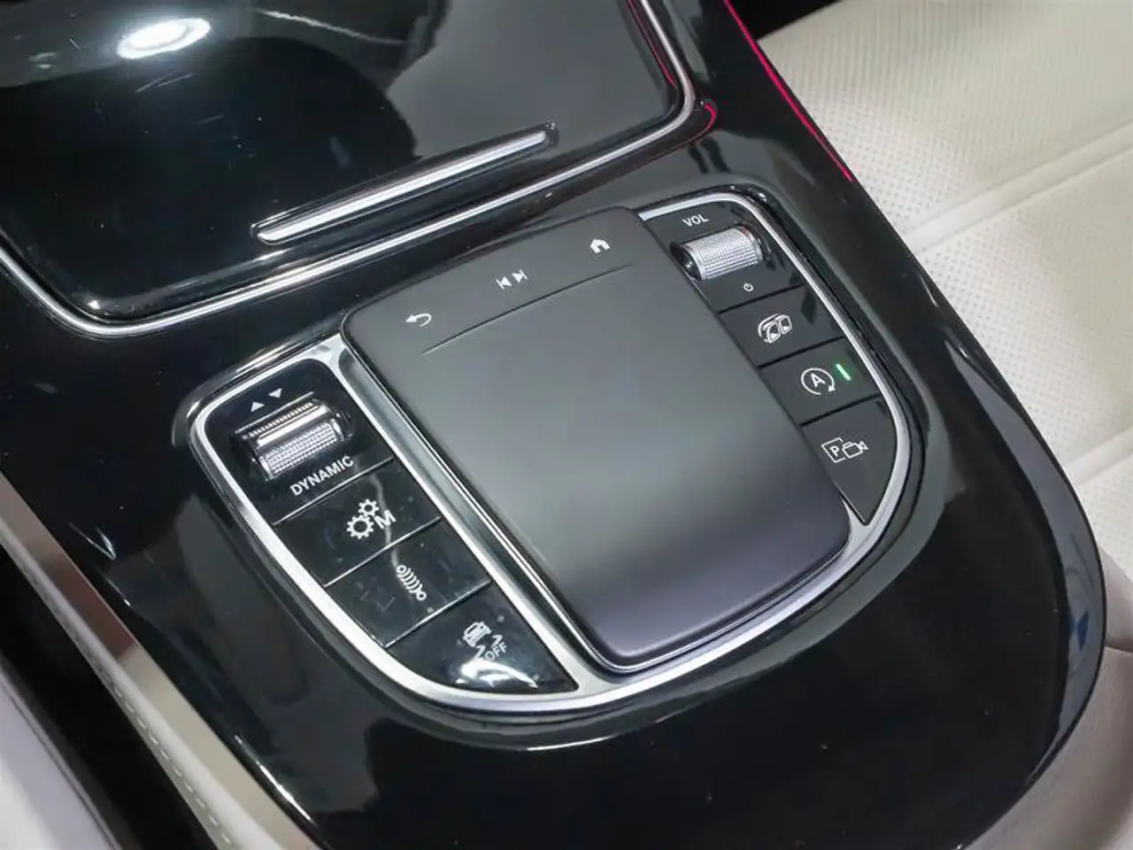 Mercedes-Benz E-Class - Image 22