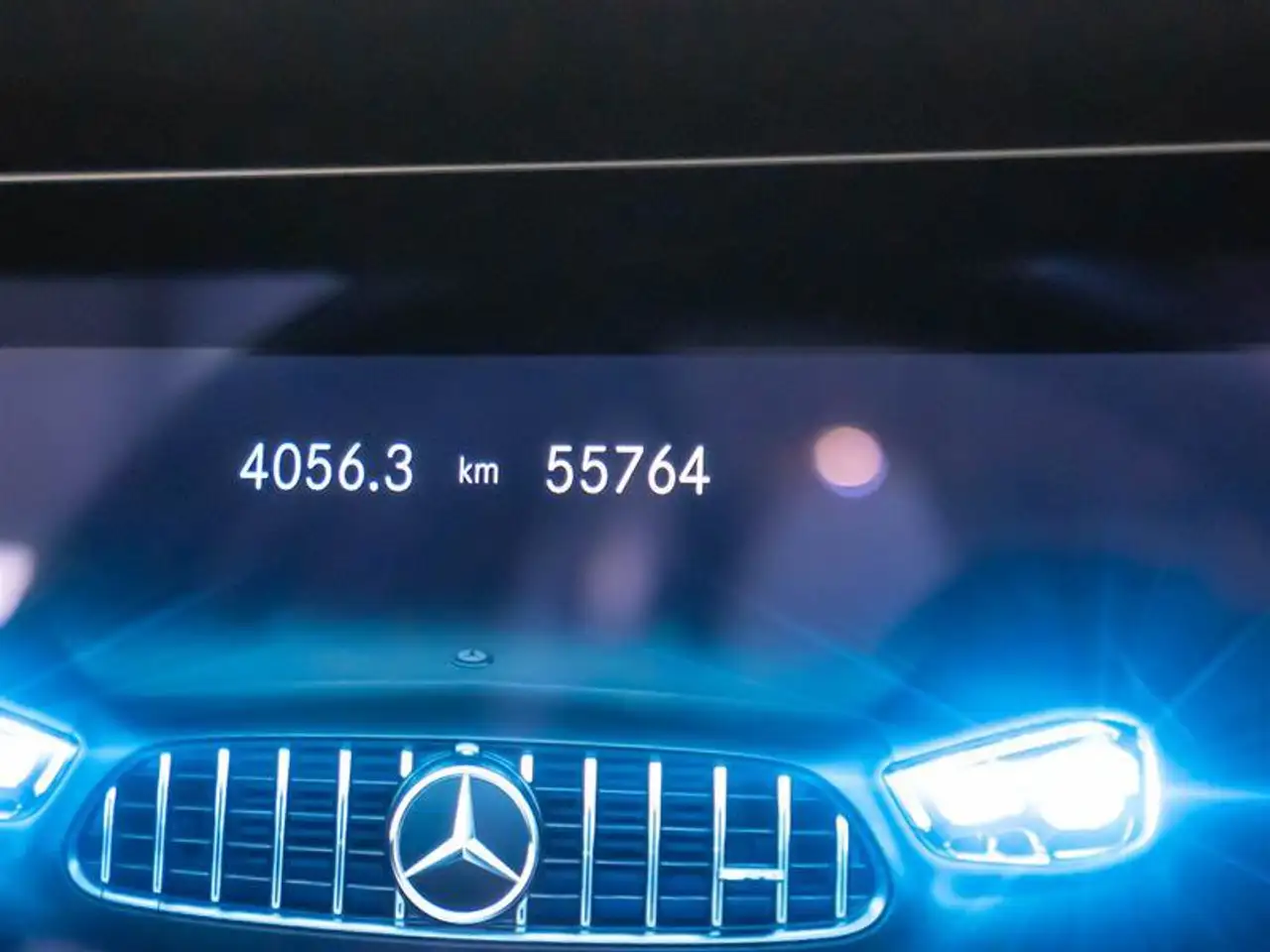Mercedes-Benz E-Class - Image 16