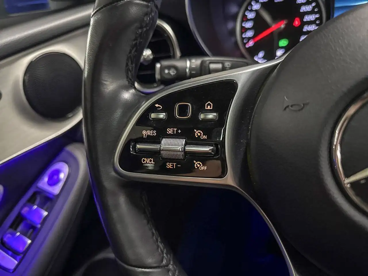 Mercedes-Benz GLC - Image 21