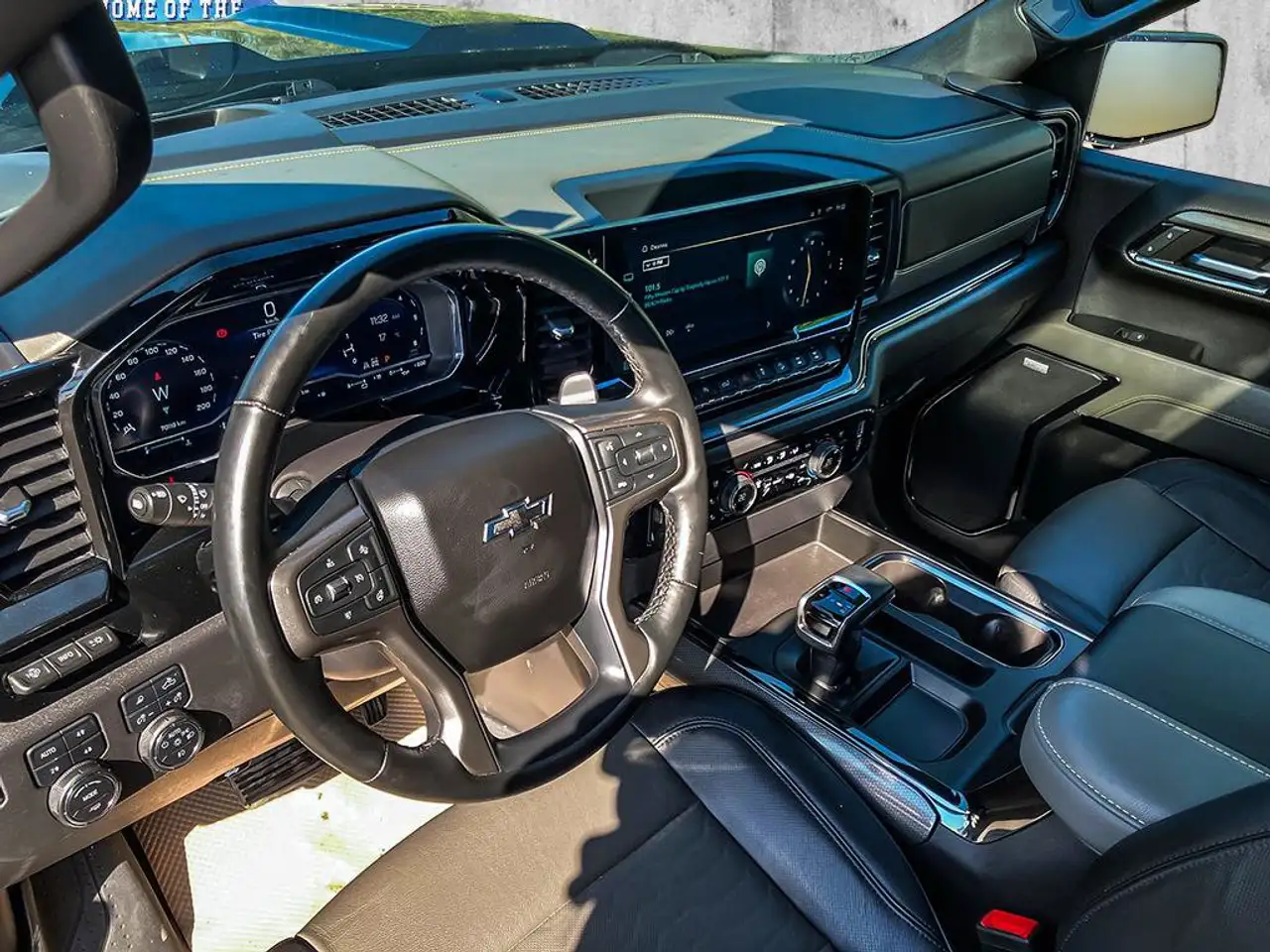 Chevrolet Silverado 1500 - Image 18