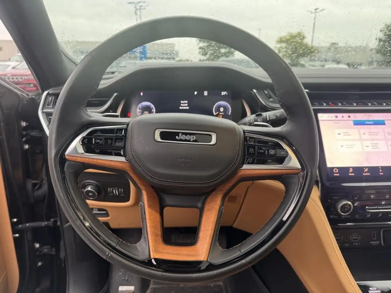 Jeep Grand Cherokee - Image 11