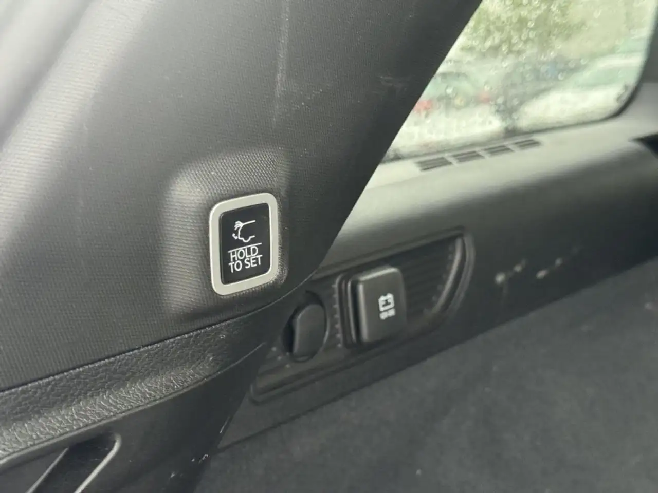 Jeep Grand Cherokee - Image 18
