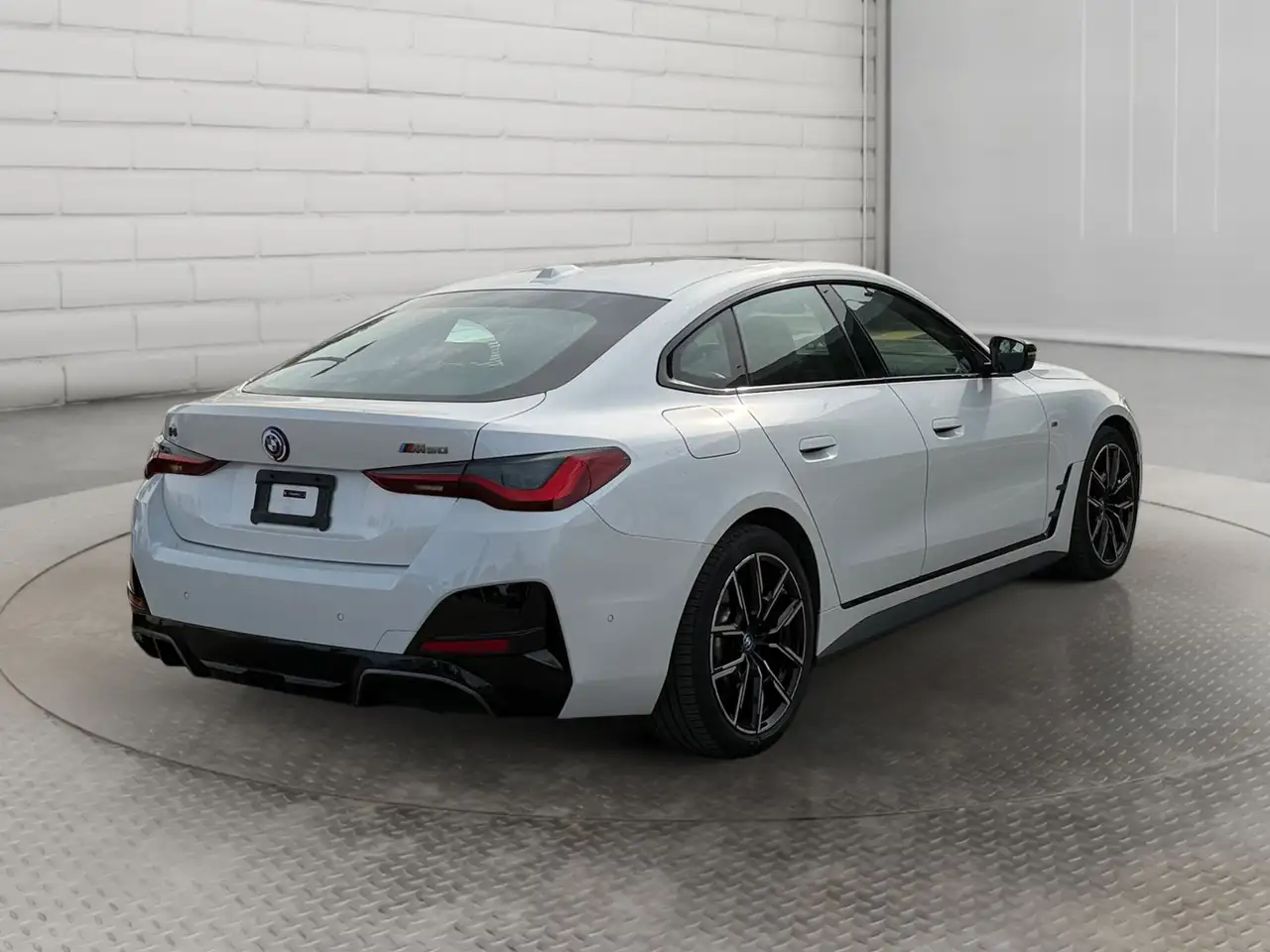 BMW i4 - Image 5