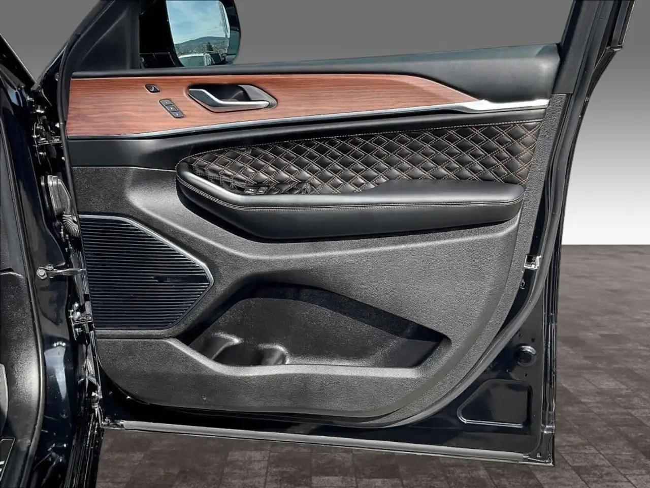 Jeep Grand Cherokee - Image 29