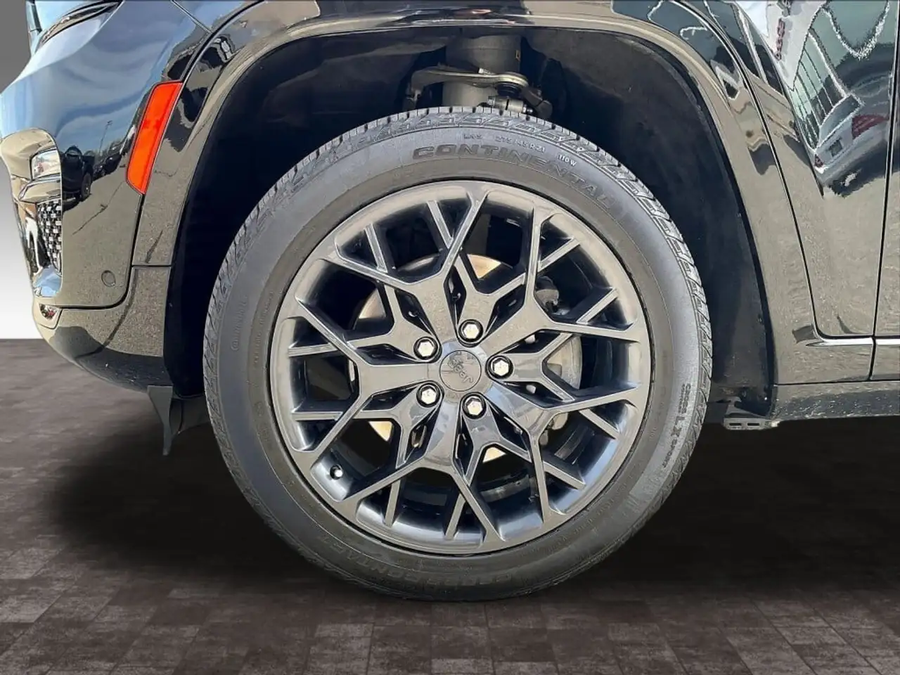 Jeep Grand Cherokee - Image 35