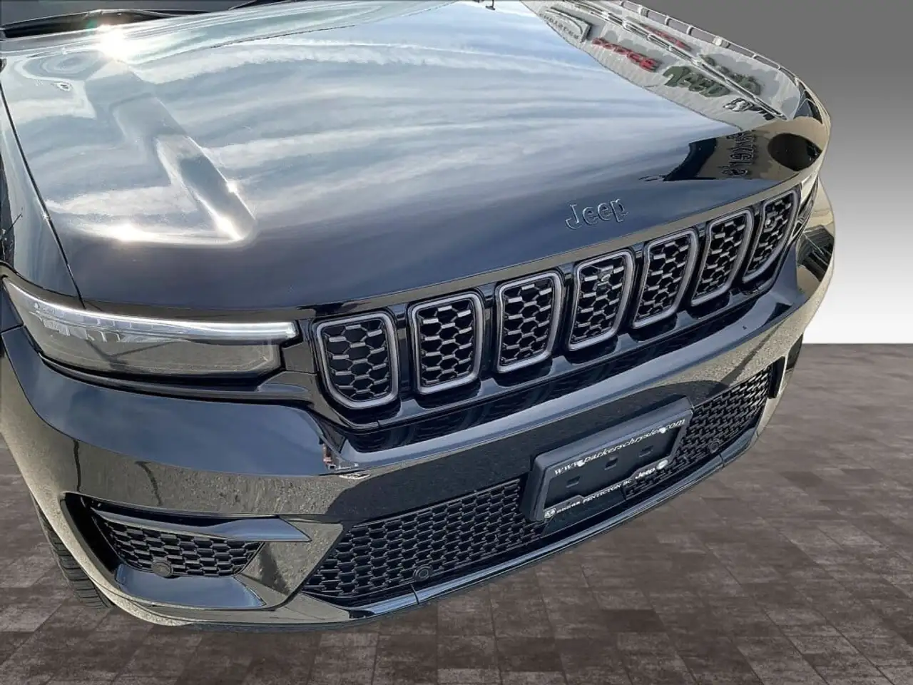 Jeep Grand Cherokee - Image 34