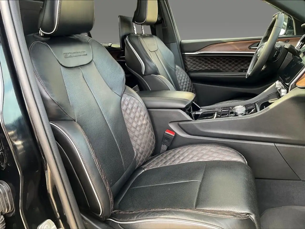 Jeep Grand Cherokee - Image 30