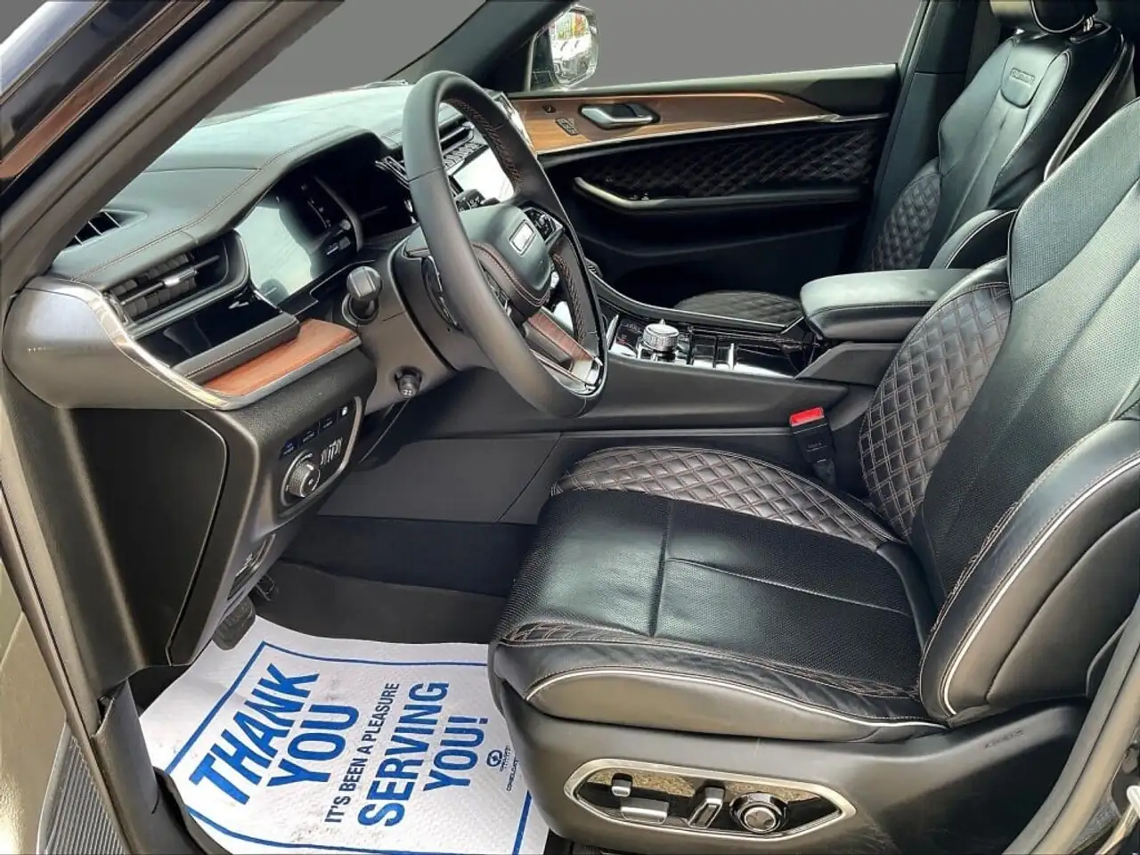 Jeep Grand Cherokee - Image 18