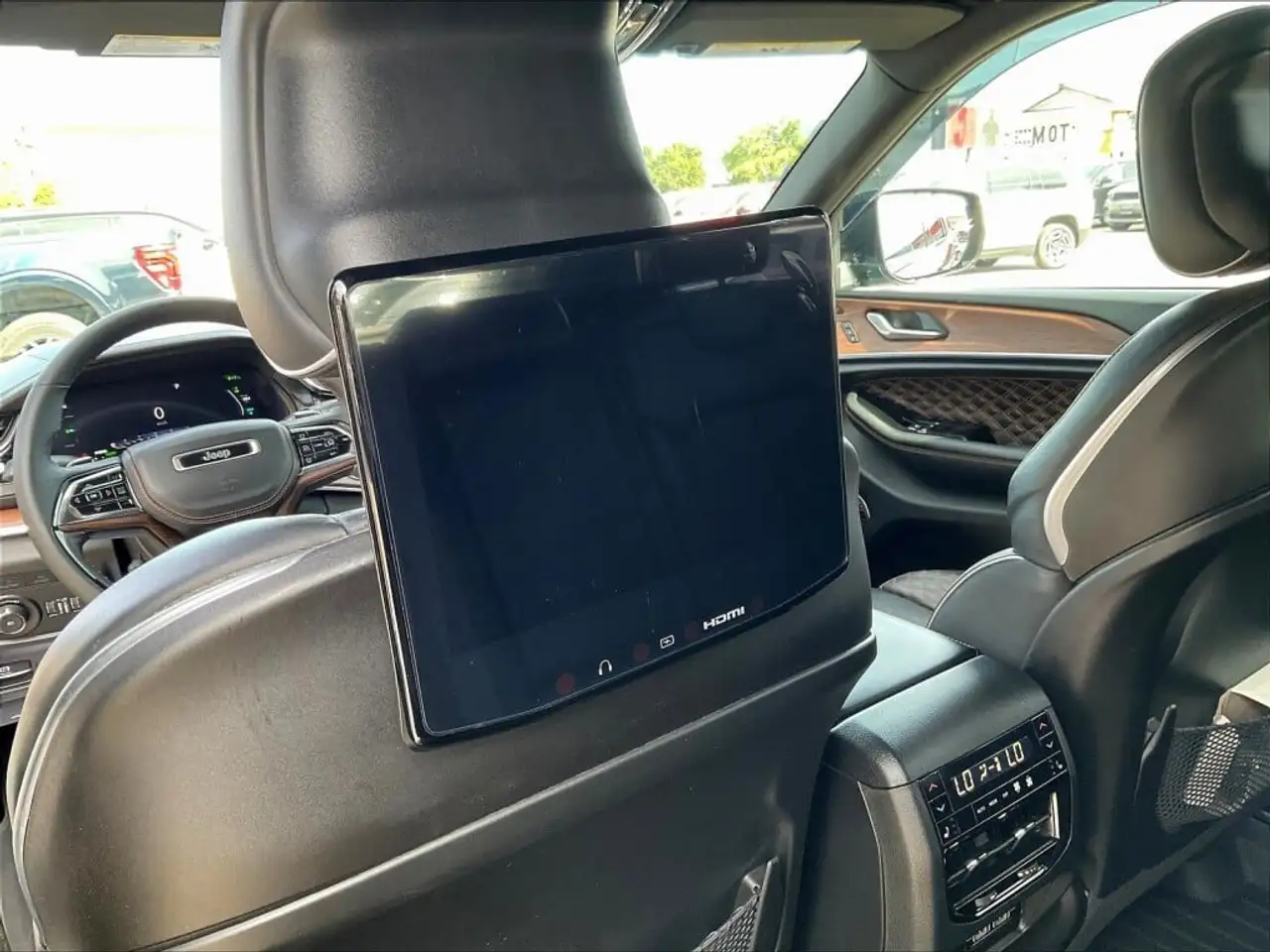 Jeep Grand Cherokee - Image 17