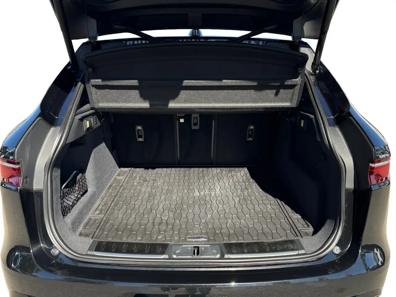 Jaguar F-Pace - Image 27