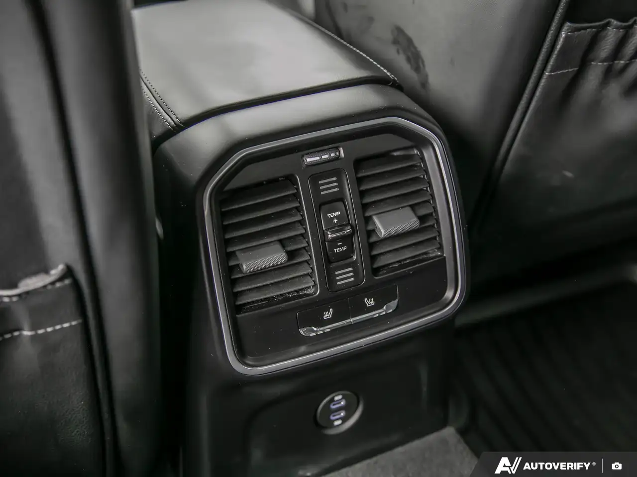 Porsche Macan - Image 36