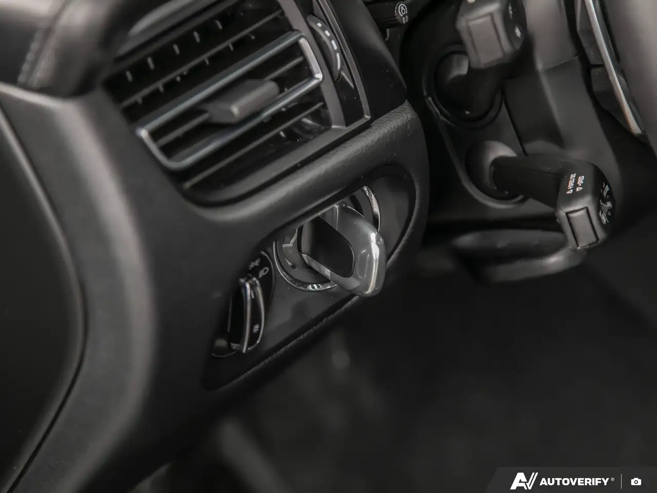 Porsche Macan - Image 31