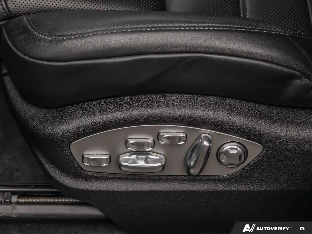 Porsche Macan - Image 32