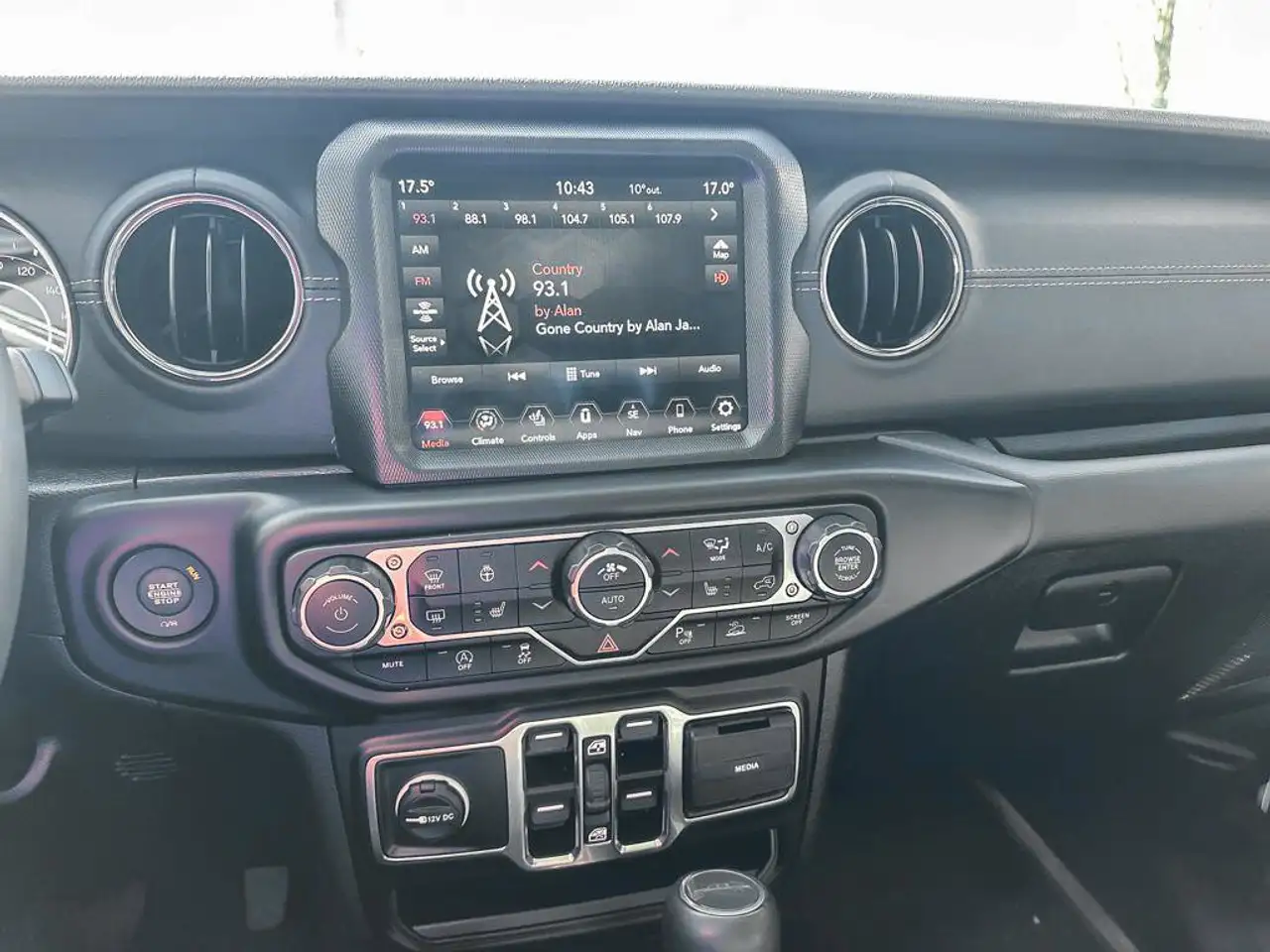 Jeep Gladiator - Image 19