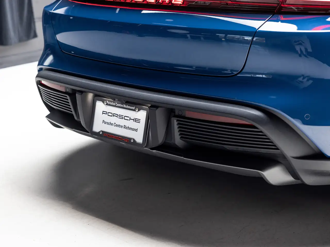 Porsche Taycan - Image 30