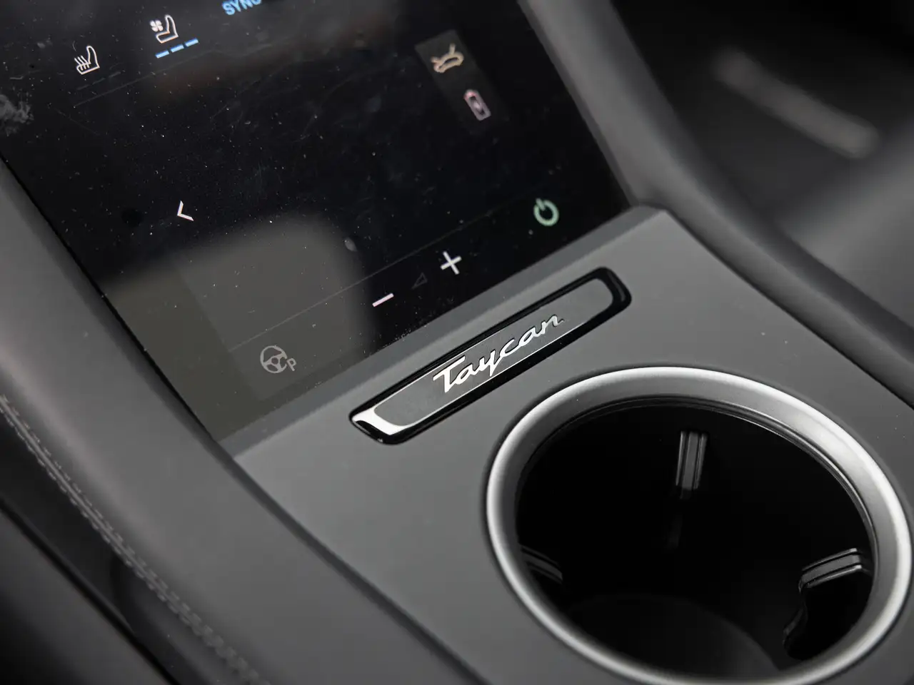 Porsche Taycan - Image 18