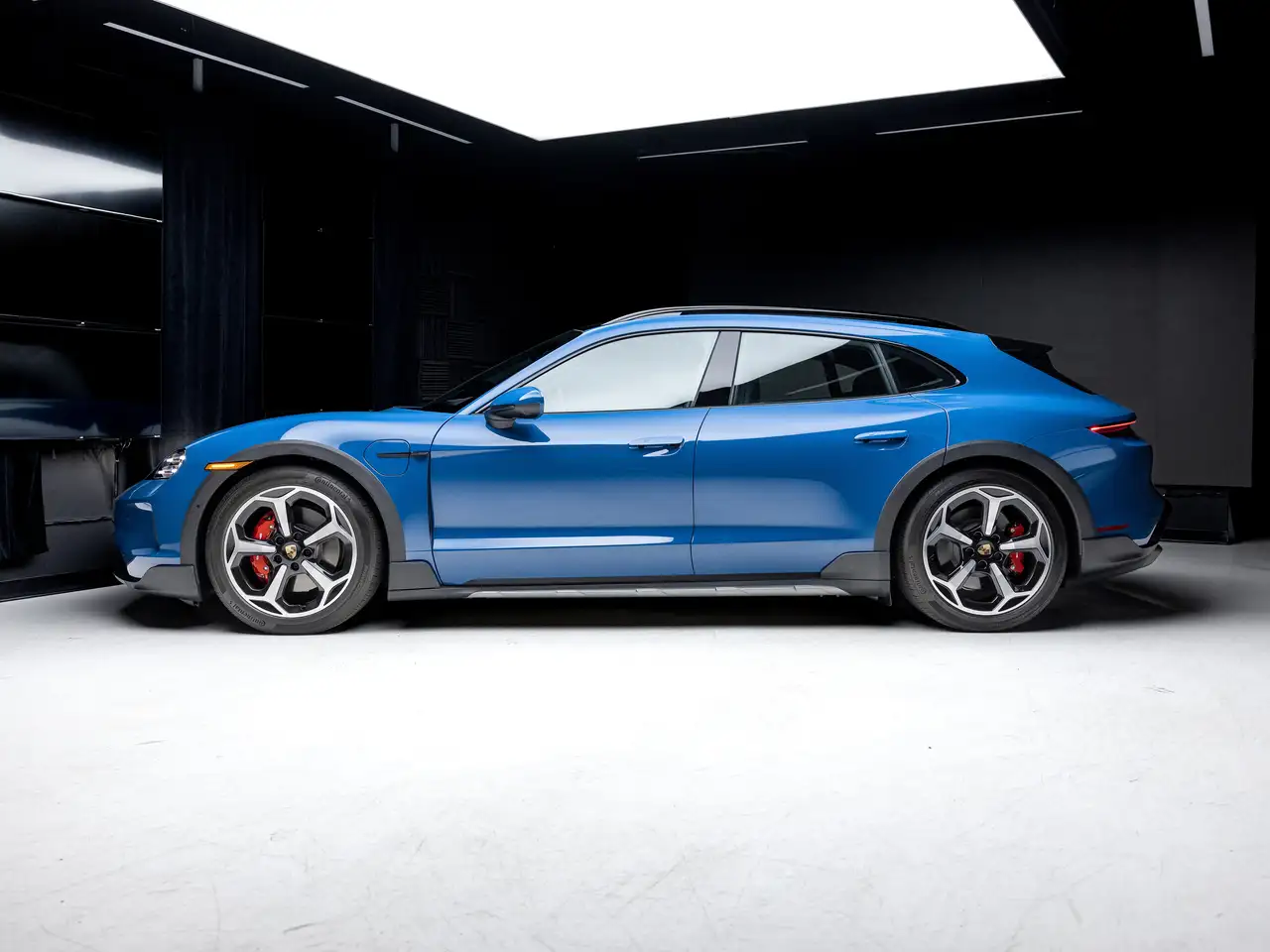 Porsche Taycan - Image 8