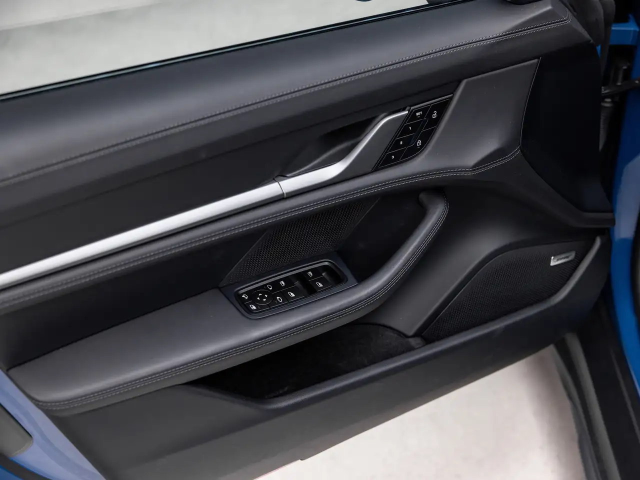 Porsche Taycan - Image 20