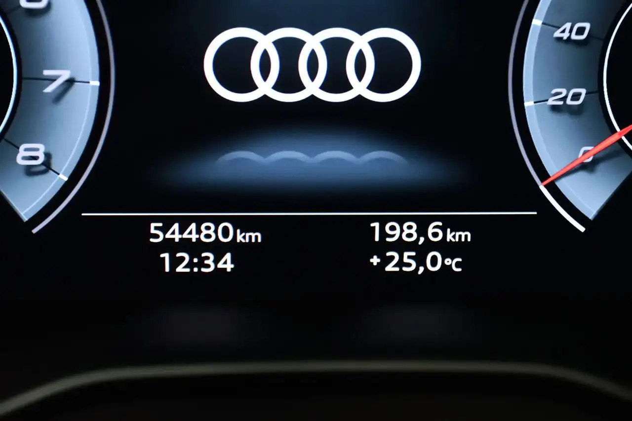 Audi SQ5 - Image 19
