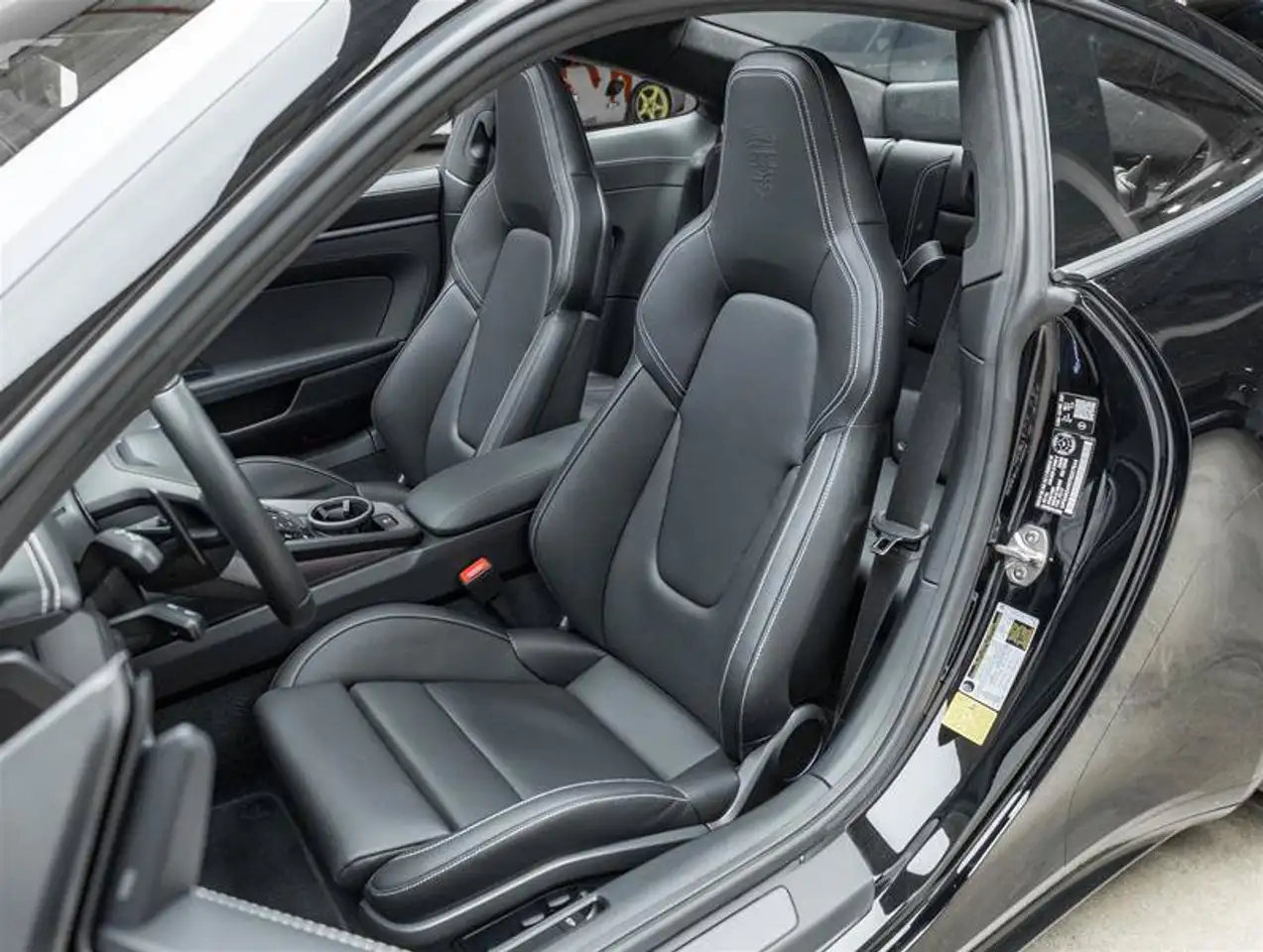 Porsche 911 - Image 25