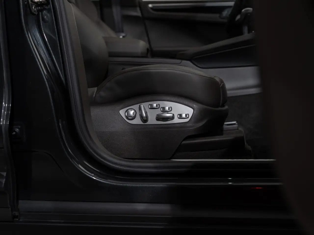 Porsche Macan - Image 40