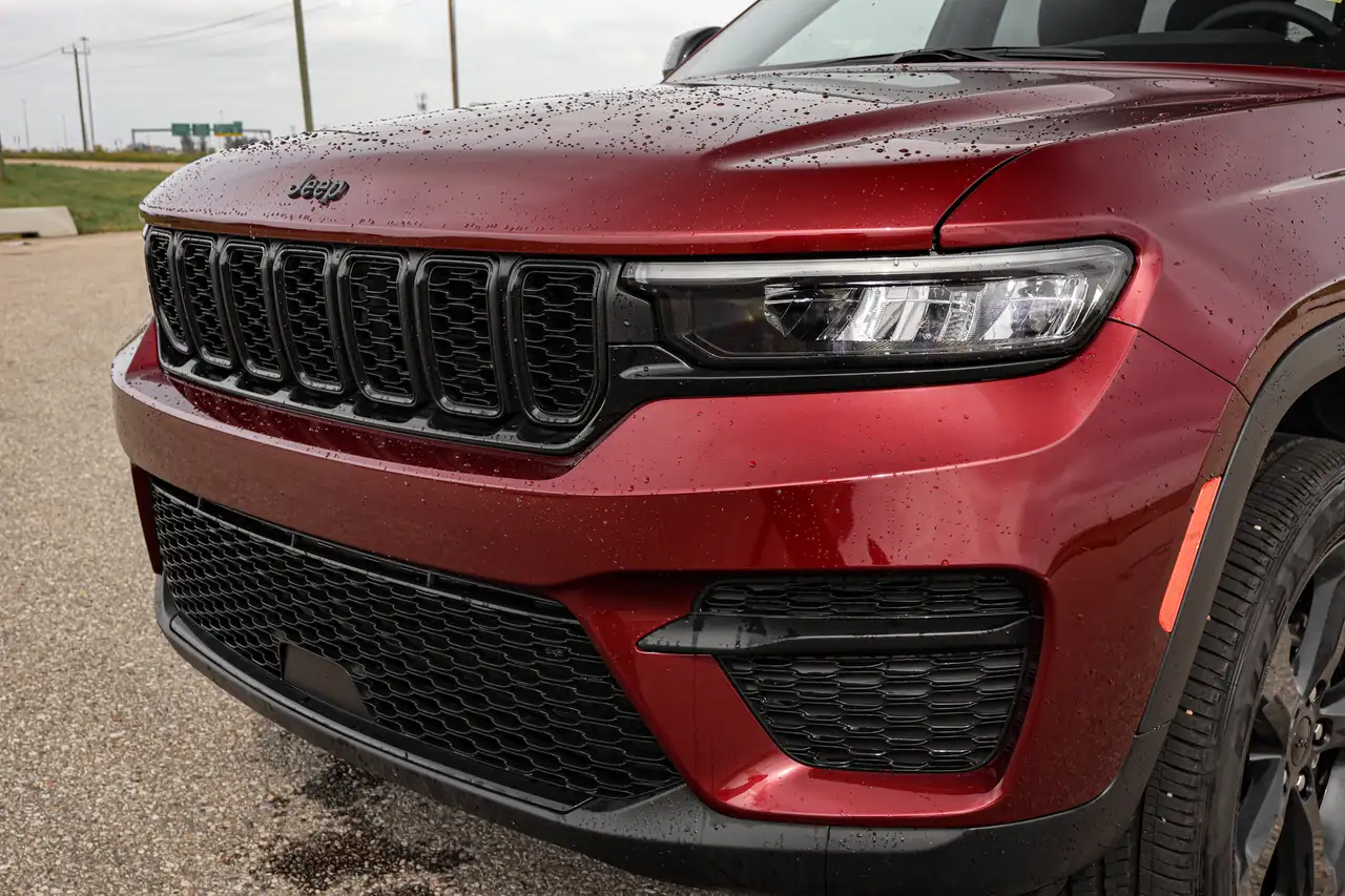 Jeep Grand Cherokee - Image 21