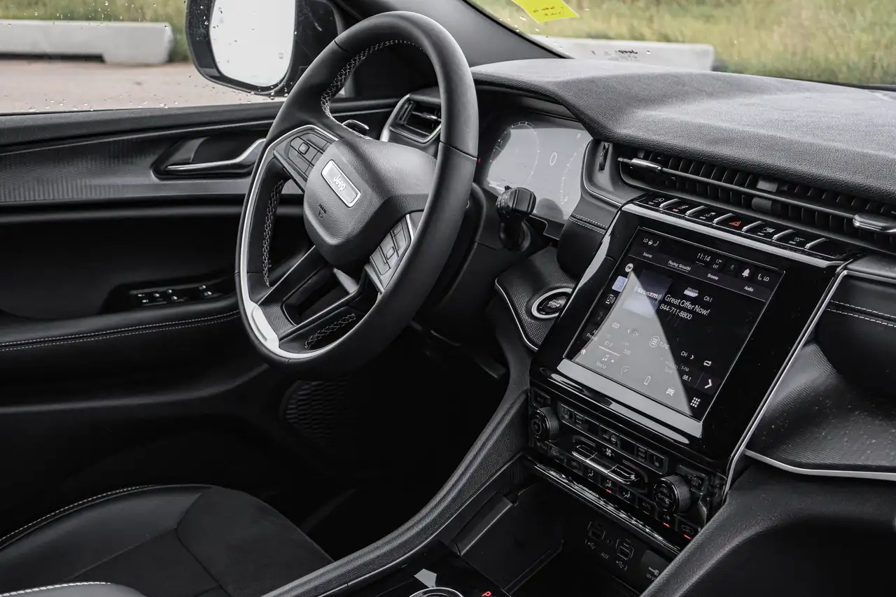 Jeep Grand Cherokee - Image 17