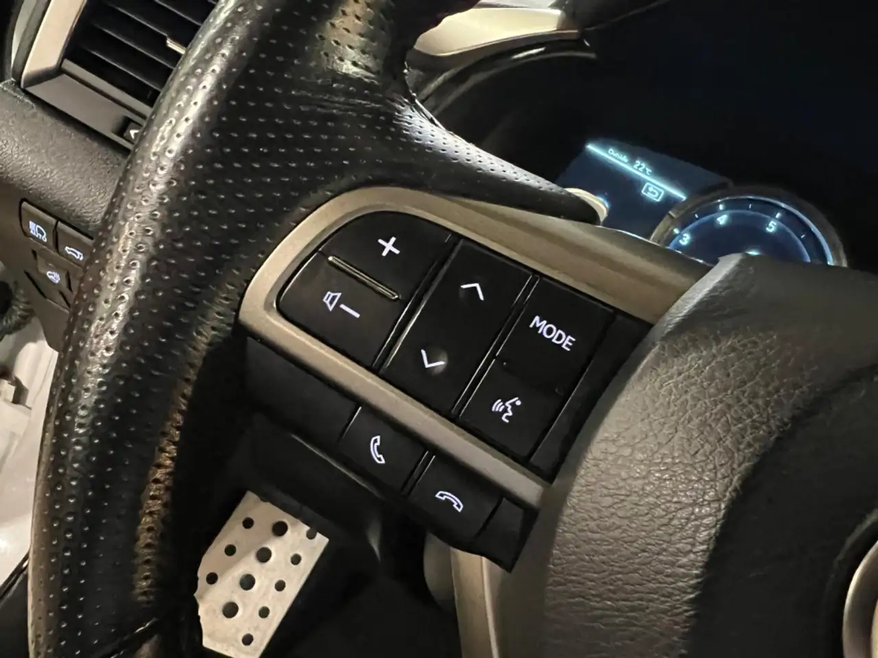 Lexus RX 350 - Image 24