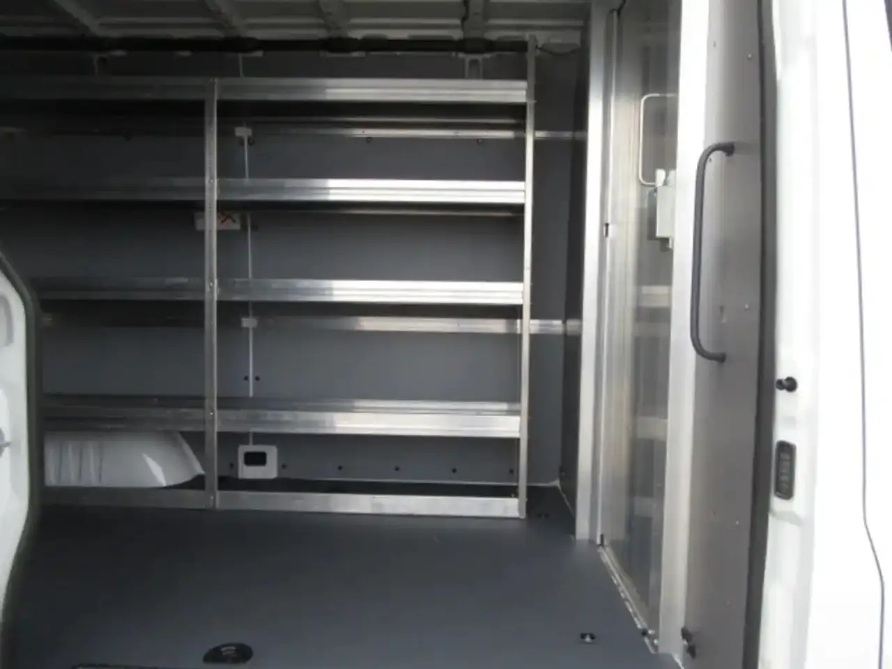 Mercedes-Benz Sprinter - Image 9