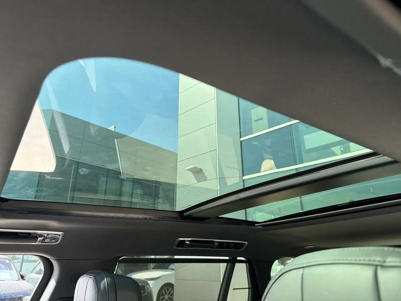 Land Rover Range Rover - Image 19