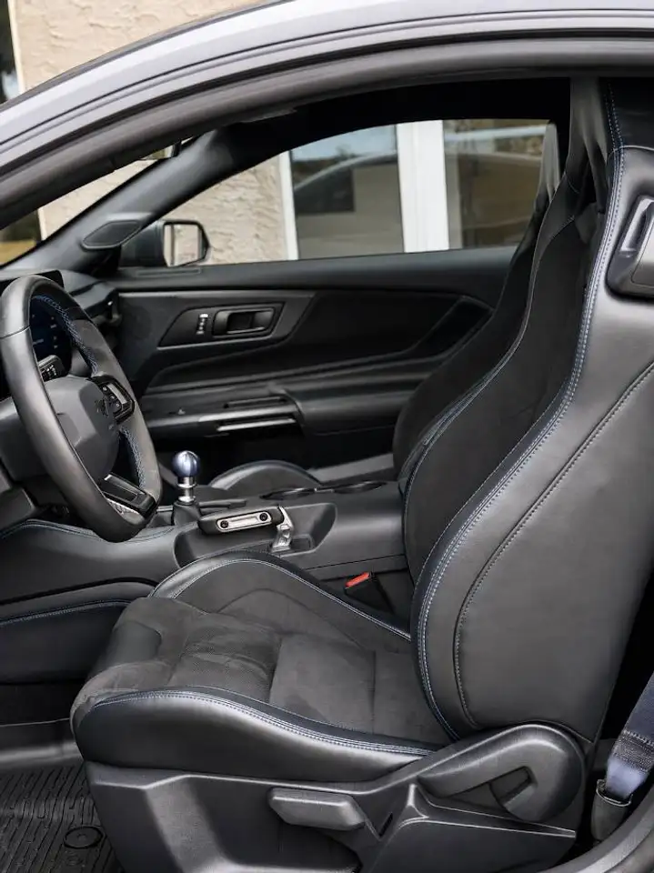 Ford Mustang - Image 22