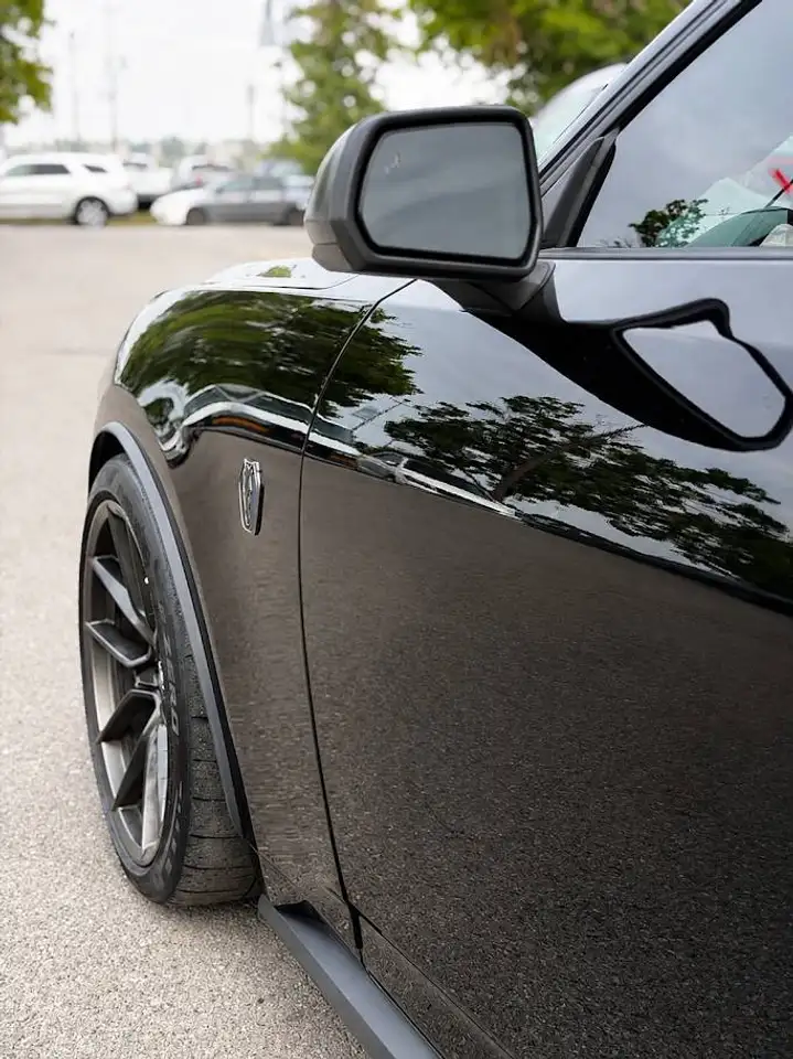 Ford Mustang - Image 8