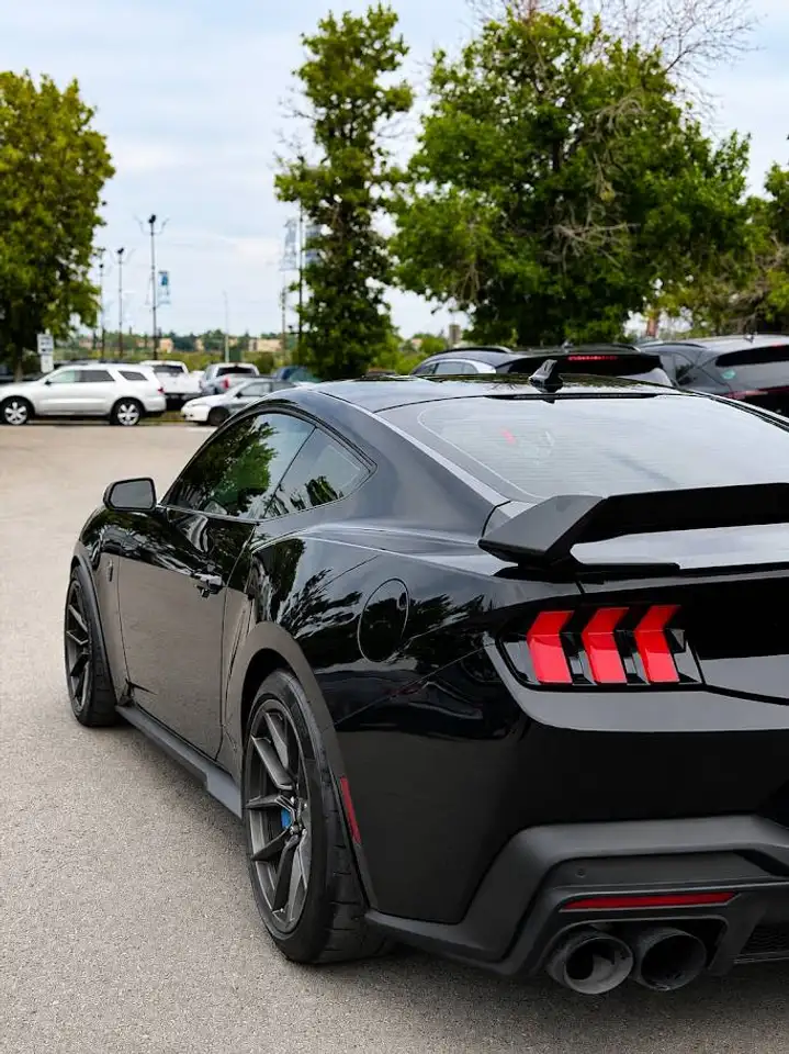 Ford Mustang - Image 12