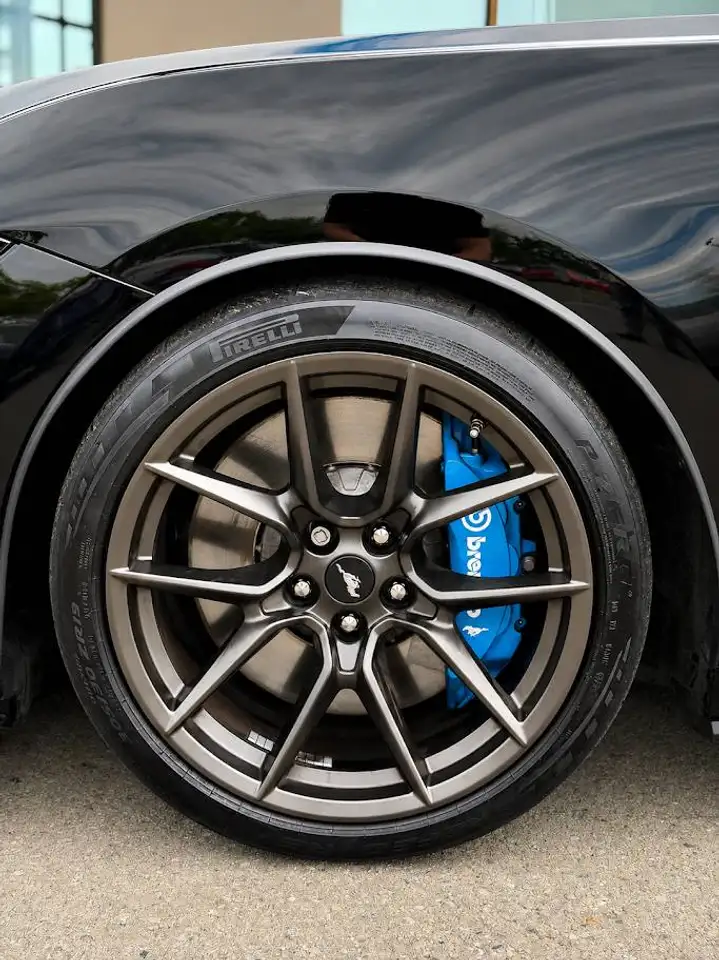Ford Mustang - Image 13