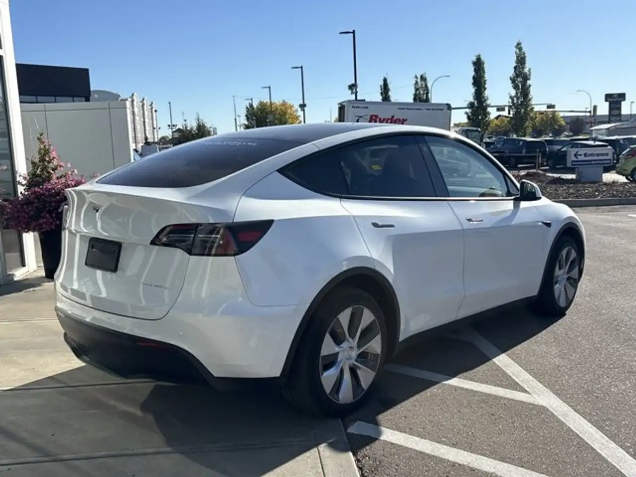 Tesla Model Y - Image 8