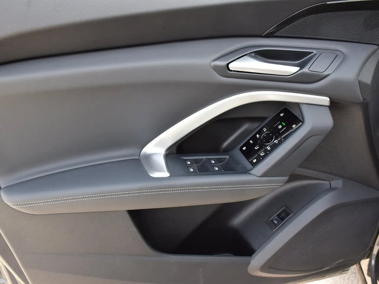 Audi Q5 - Image 11