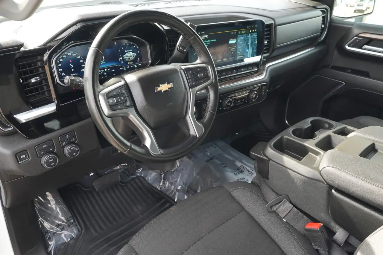 Chevrolet Silverado 1500 - Image 11