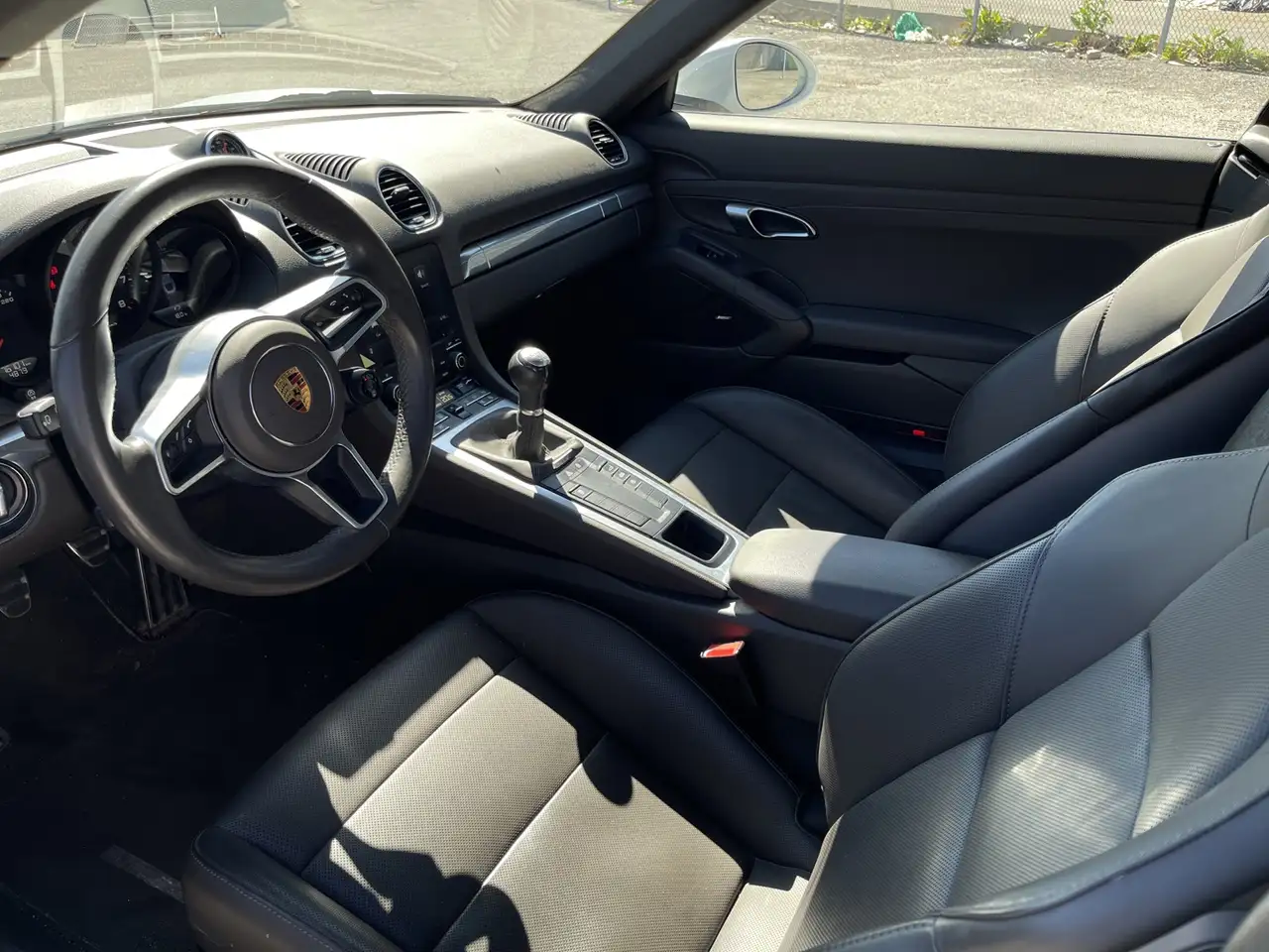 Porsche Cayman - Image 9