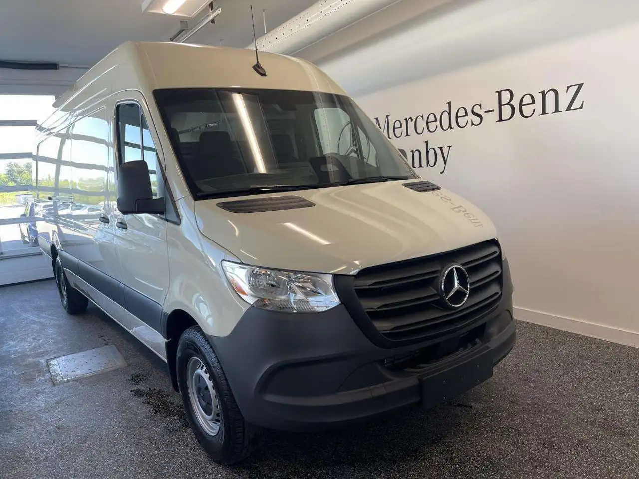 Mercedes-Benz Sprinter - Image 1