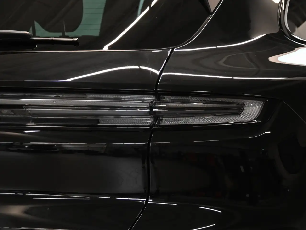 Porsche Cayenne - Image 37