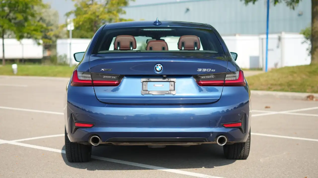 BMW 3 Series - Image 8