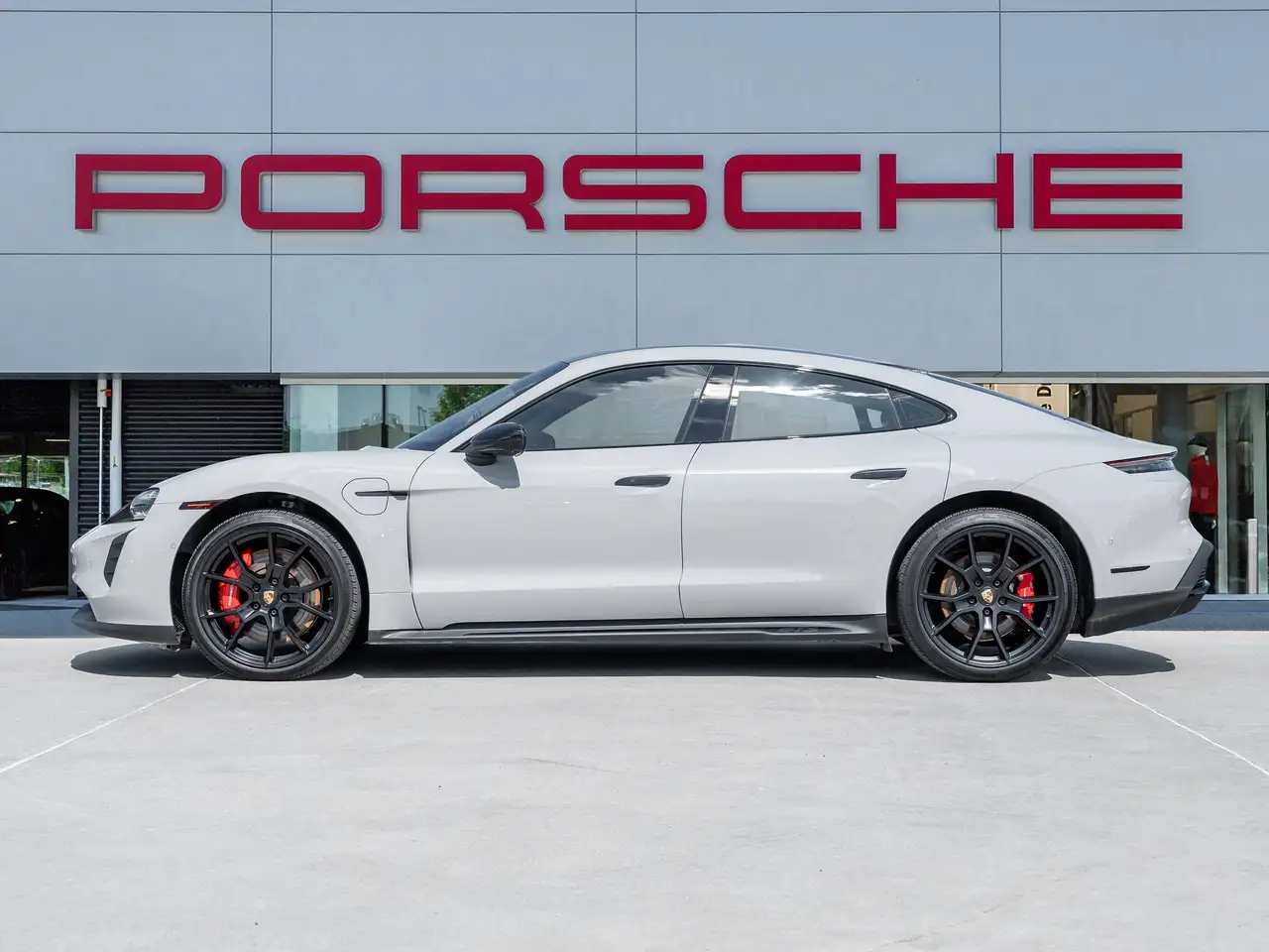 Porsche Taycan - Image 2