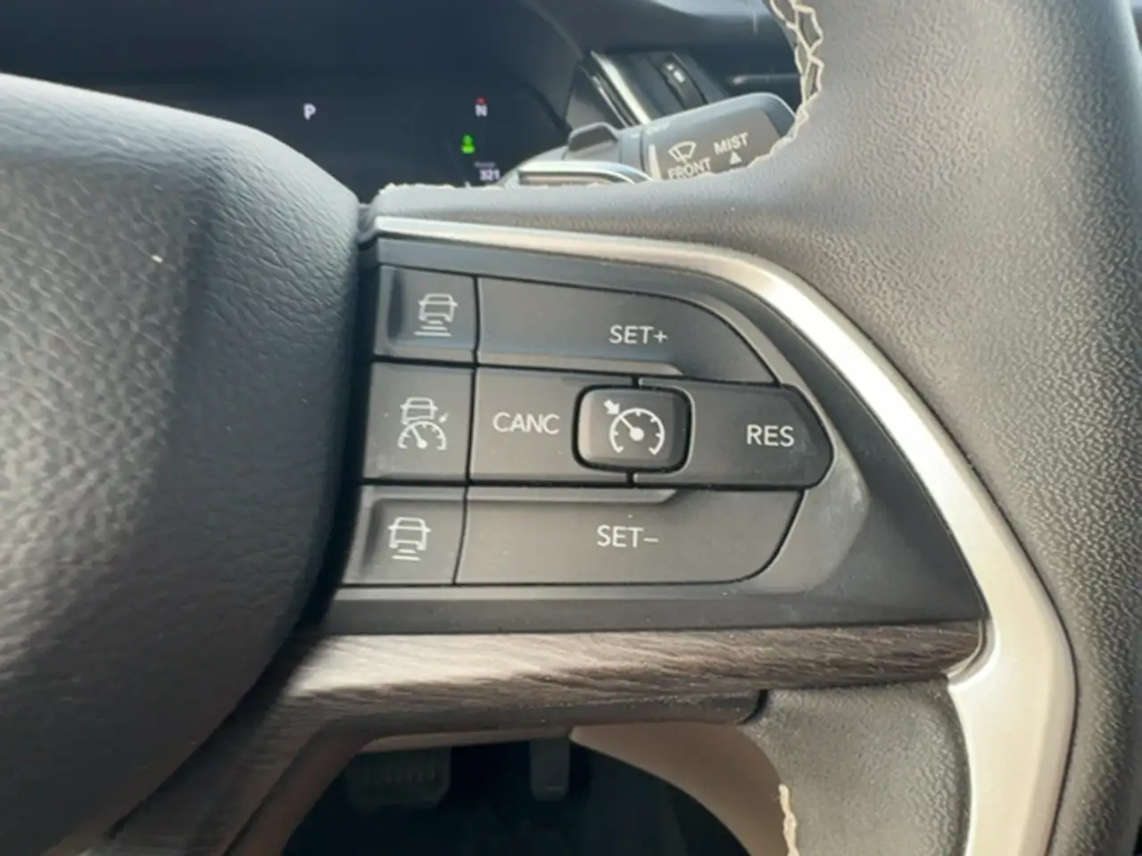Jeep Grand Cherokee - Image 25
