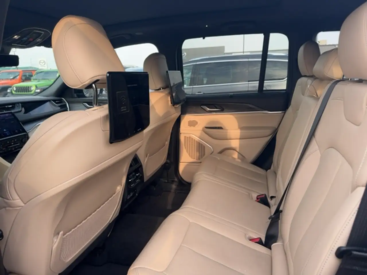 Jeep Grand Cherokee - Image 18