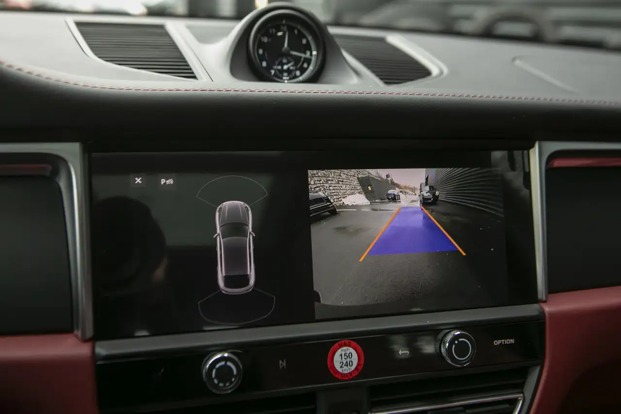 Porsche Macan - Image 19