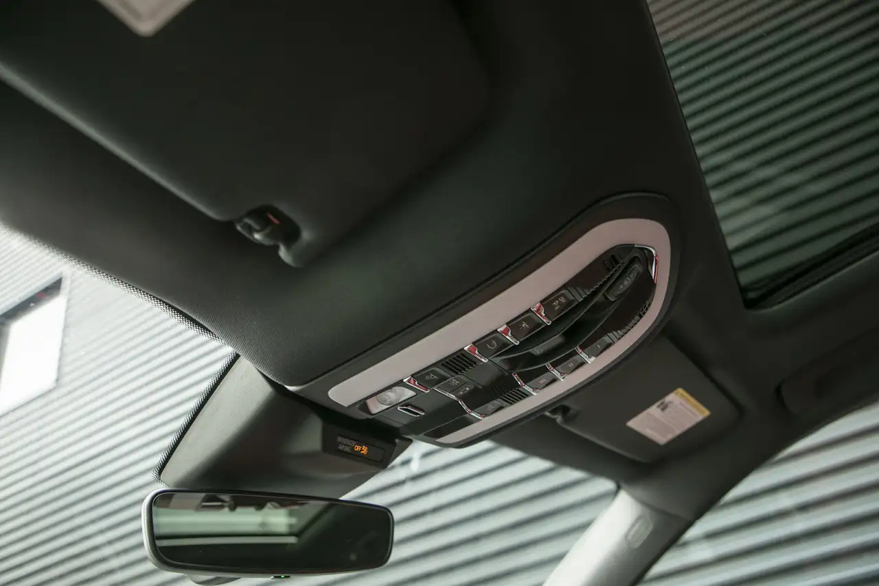 Porsche Macan - Image 23