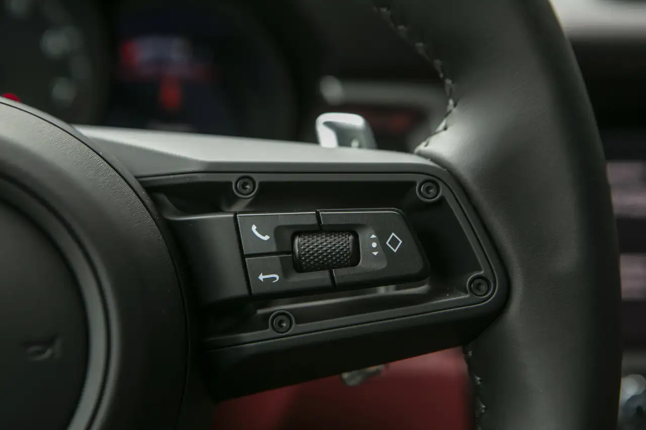 Porsche Macan - Image 17